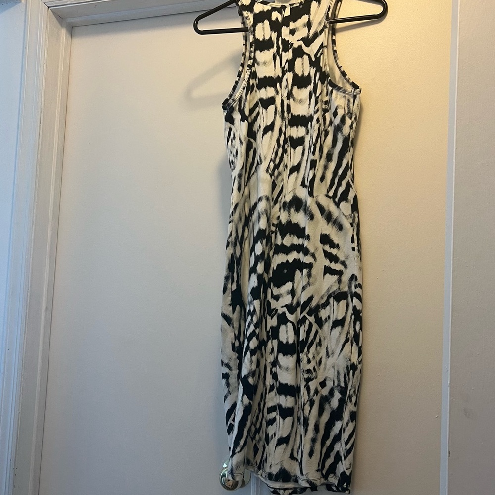 Black & white fitted maxi dress. Has some hints of gray and beige.